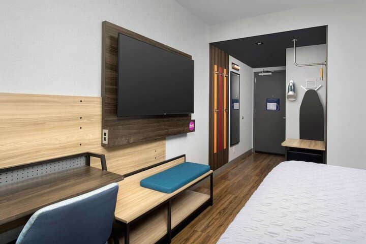 Room 10 of 33