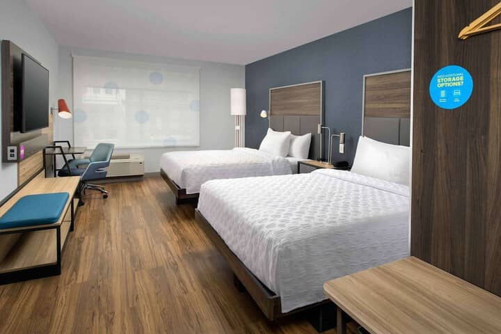 Room 8 of 33