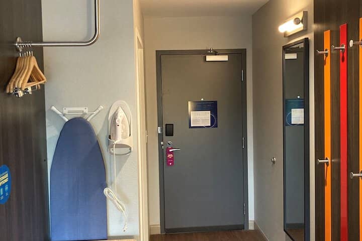 Room 17 of 44