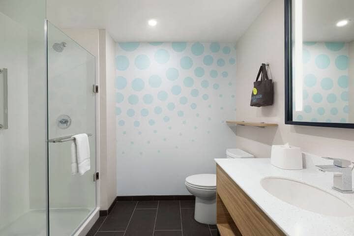 Room 16 of 38