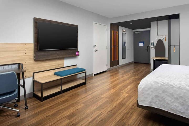 Room 7 of 33
