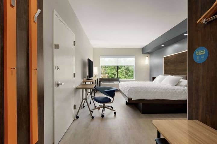 Room 13 of 38
