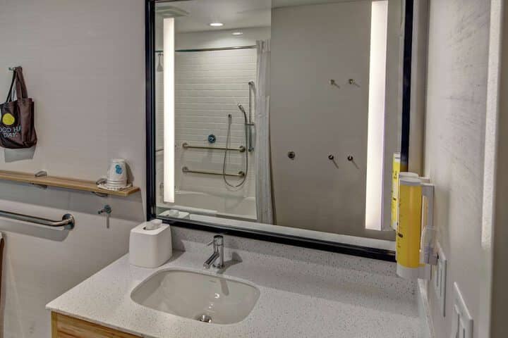 Room 10 of 20
