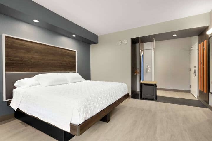 Room 12 of 38