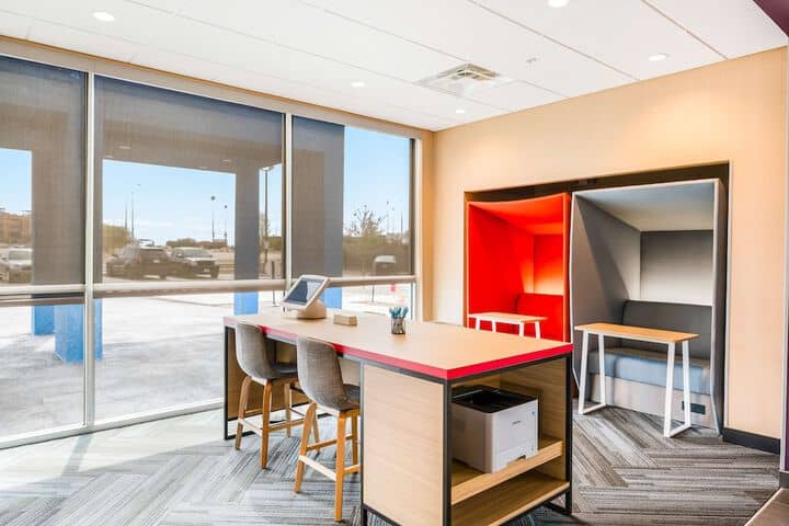 Business Center 51 of 57