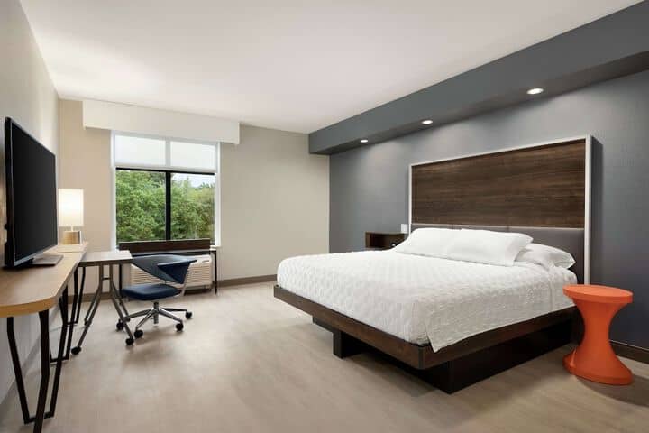 Room 9 of 38