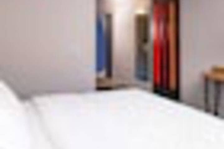 Room 50 of 123