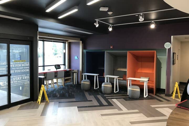 Business Center 30 of 34